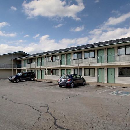 Motel 6 Des Moines South - Airport Exterior photo