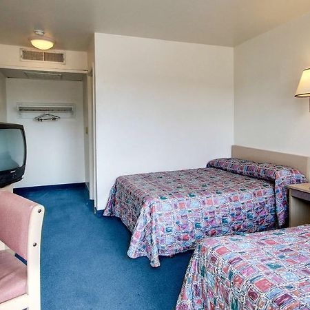 Motel 6 Des Moines South - Airport Exterior photo