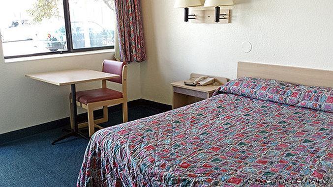 Motel 6 Des Moines South - Airport Exterior photo