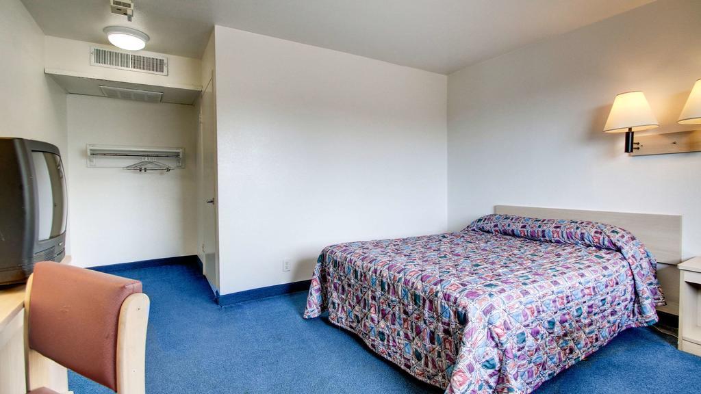 Motel 6 Des Moines South - Airport Exterior photo