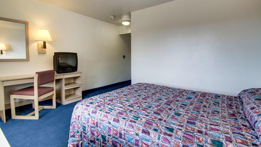 Motel 6 Des Moines South - Airport Exterior photo
