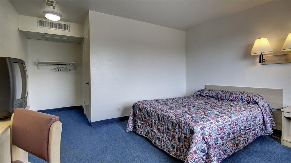 Motel 6 Des Moines South - Airport Exterior photo