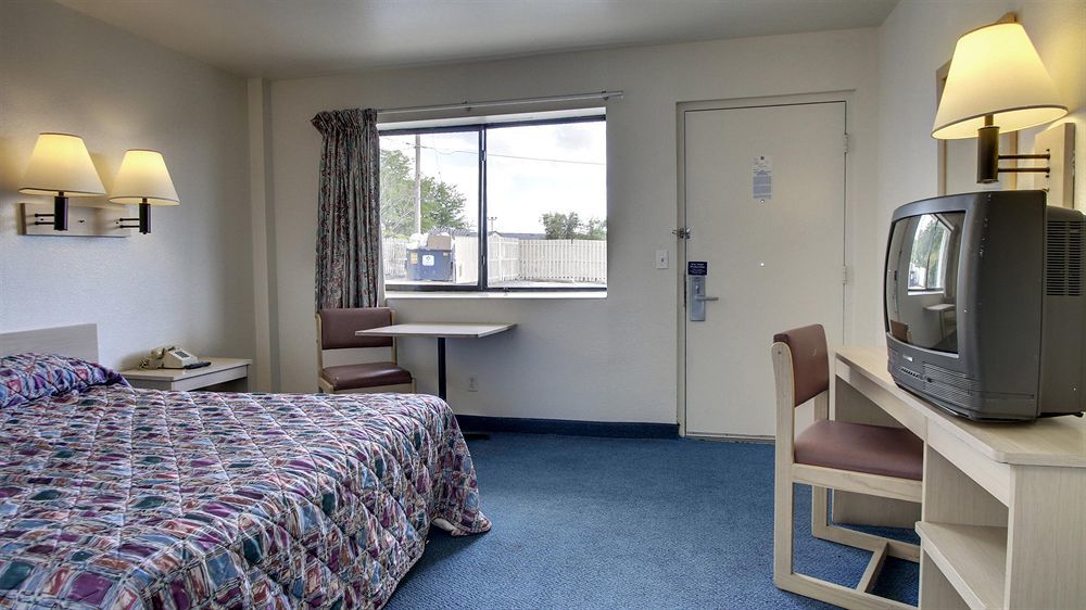 Motel 6 Des Moines South - Airport Exterior photo