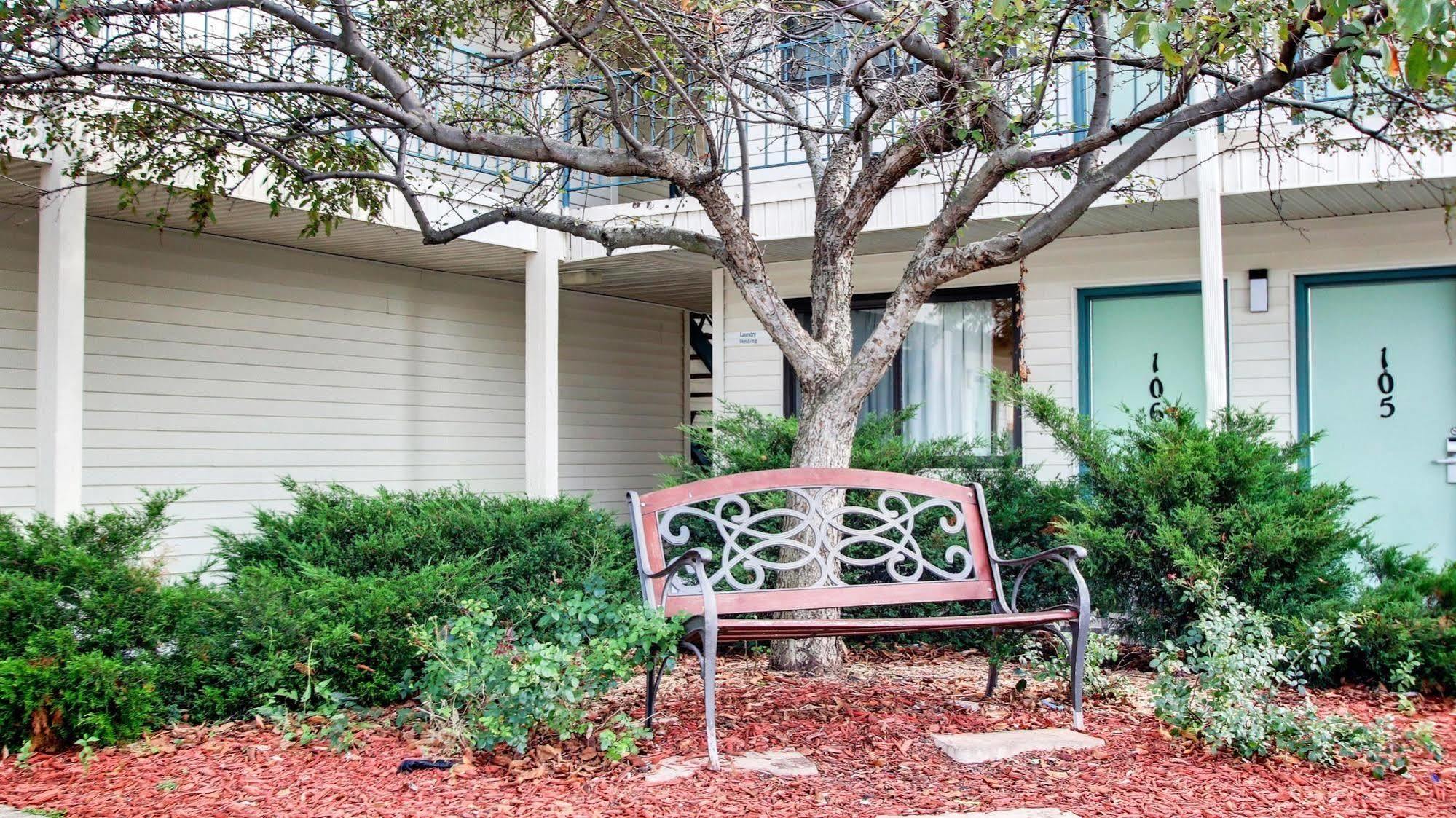 Motel 6 Des Moines South - Airport Exterior photo