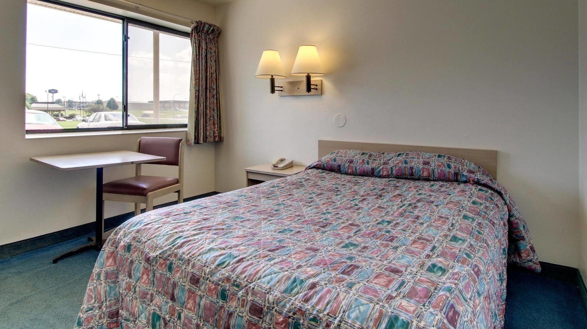 Motel 6 Des Moines South - Airport Exterior photo