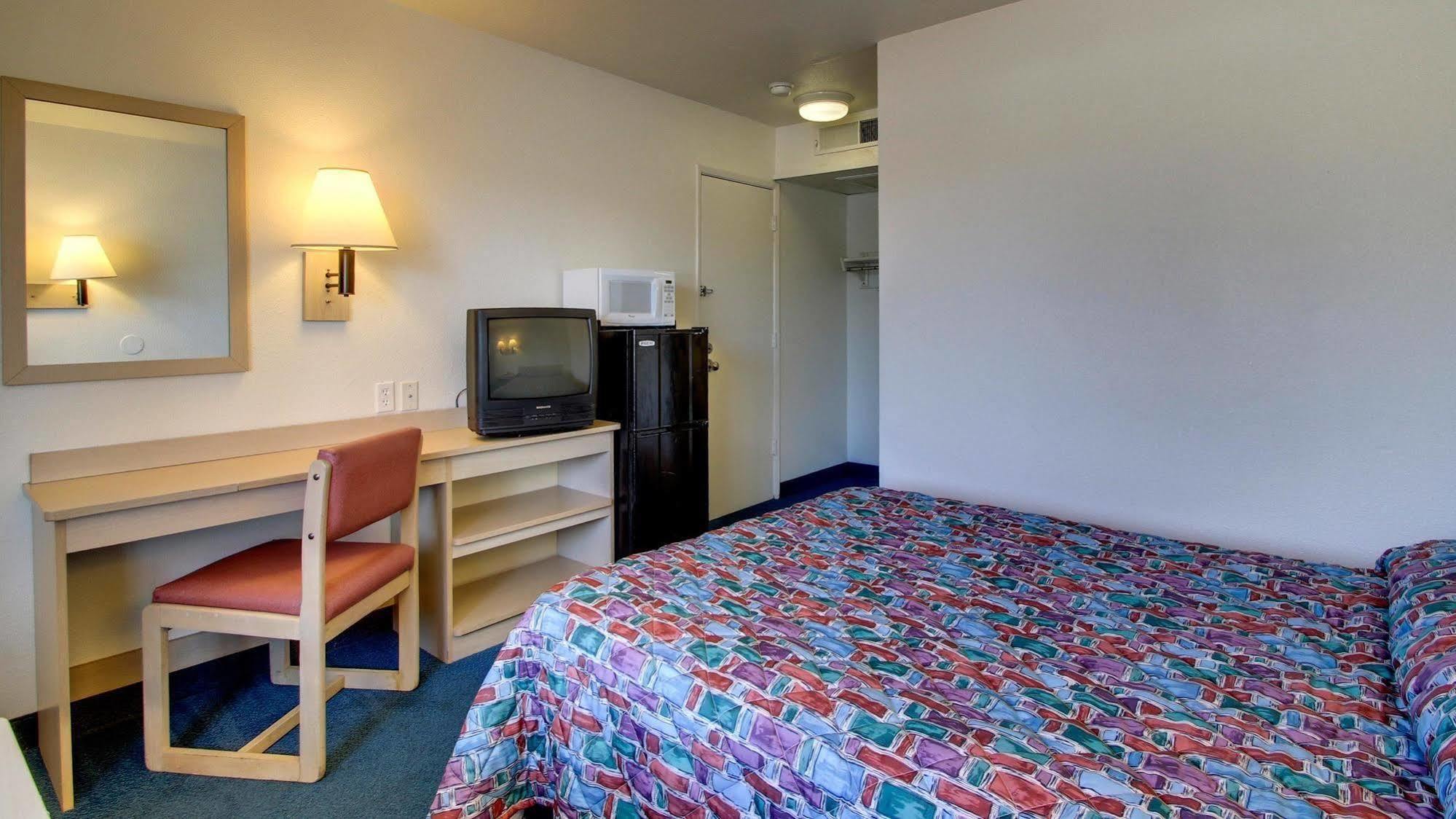 Motel 6 Des Moines South - Airport Exterior photo