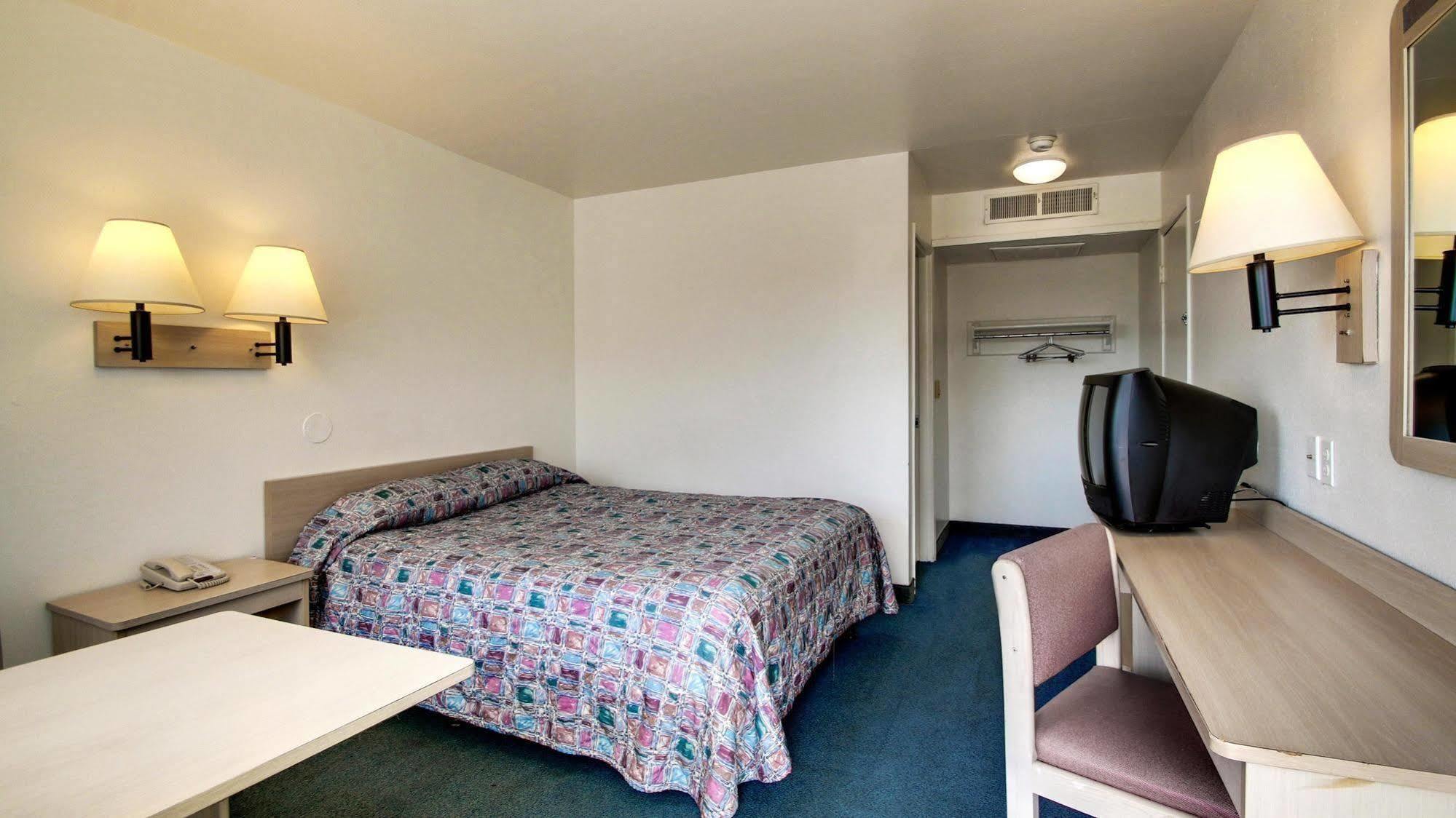 Motel 6 Des Moines South - Airport Exterior photo