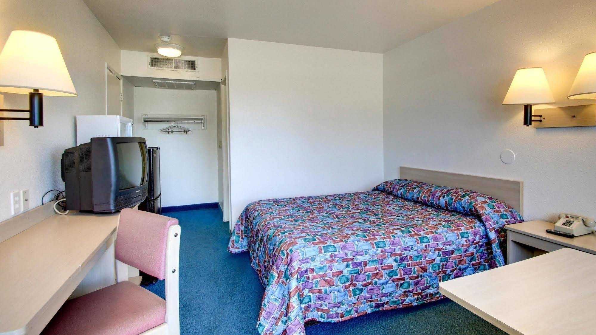 Motel 6 Des Moines South - Airport Exterior photo