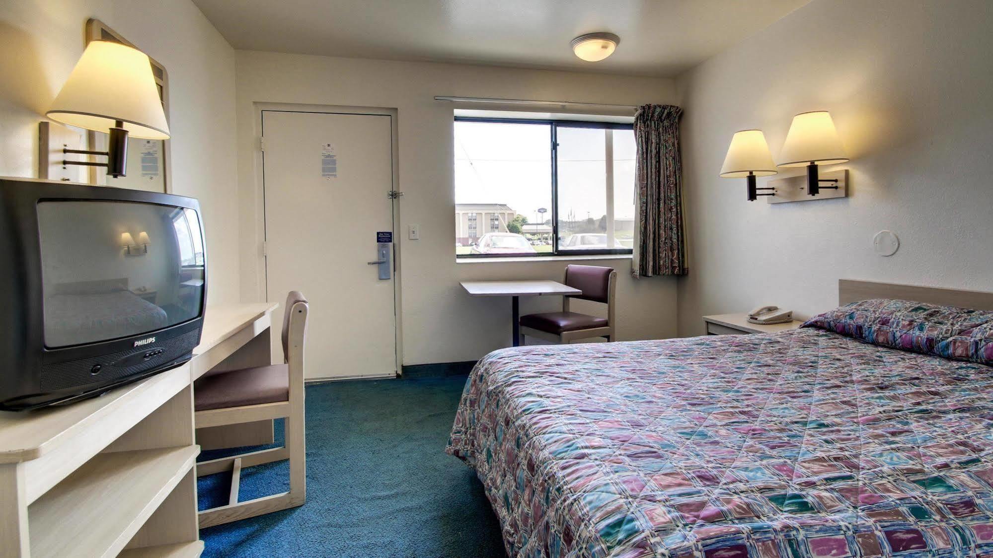 Motel 6 Des Moines South - Airport Exterior photo