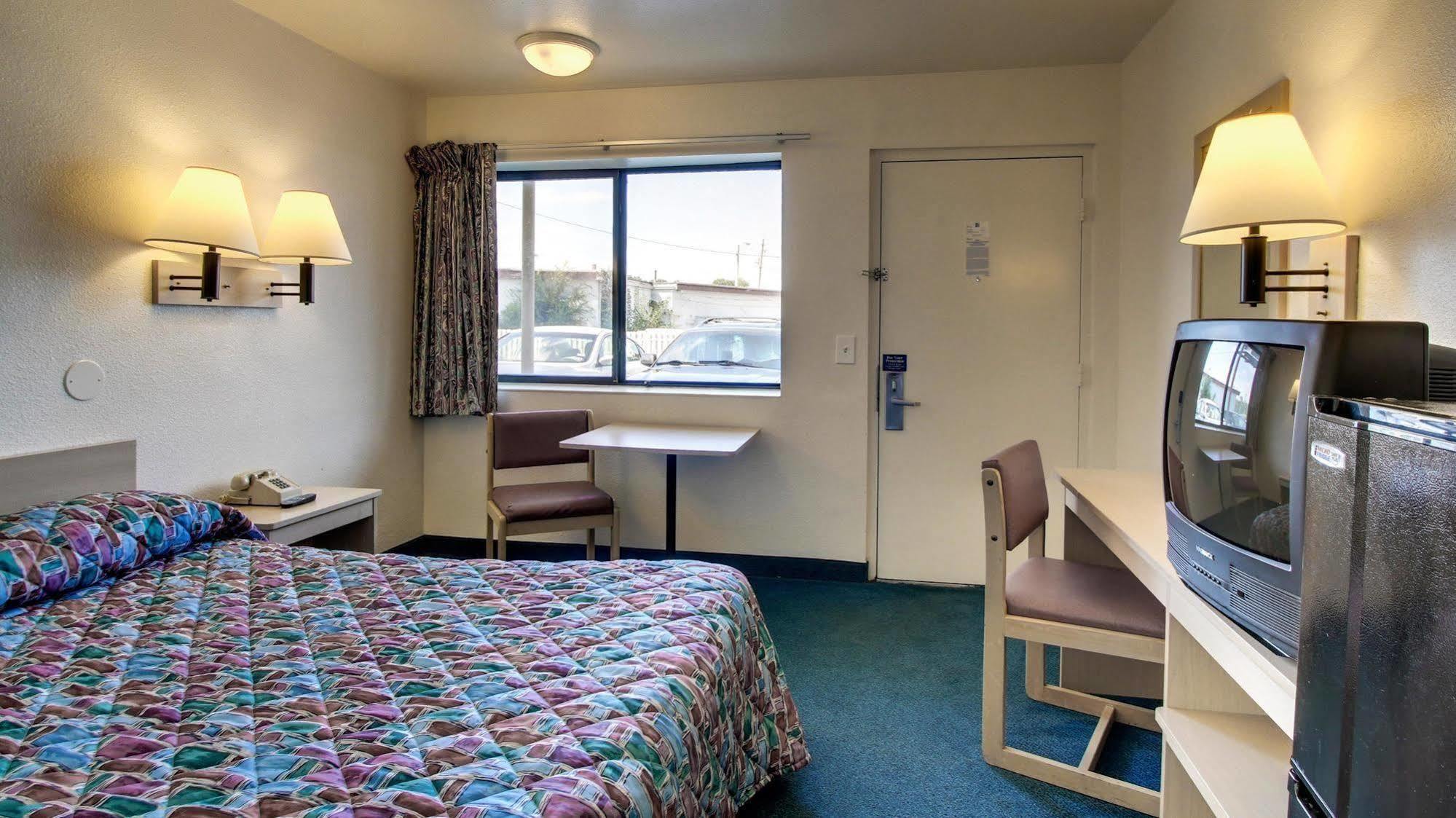 Motel 6 Des Moines South - Airport Exterior photo